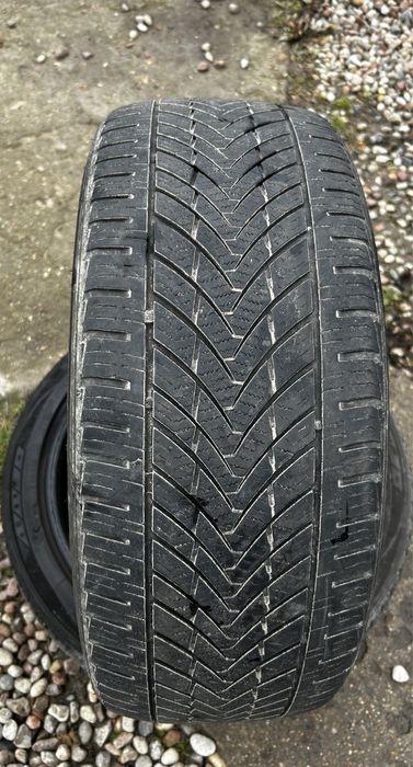Opony zimowe wieloseznowe 225/45/18r 2szt