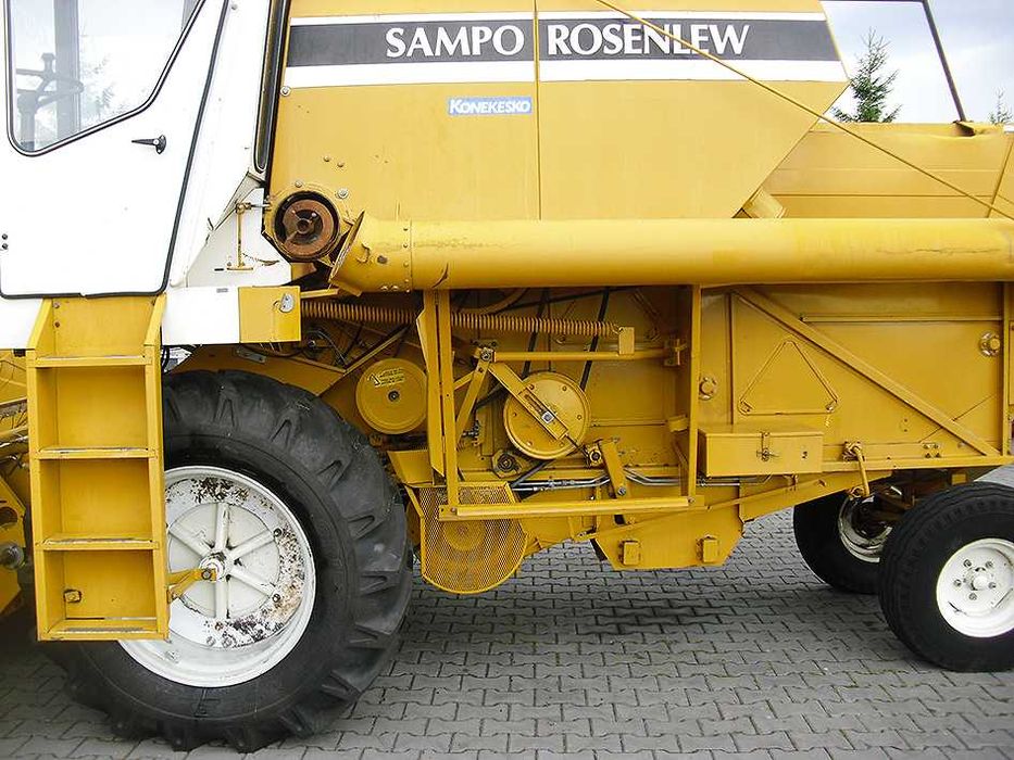 Зерноуборочный комбайн Sampo ROSENLEW 690