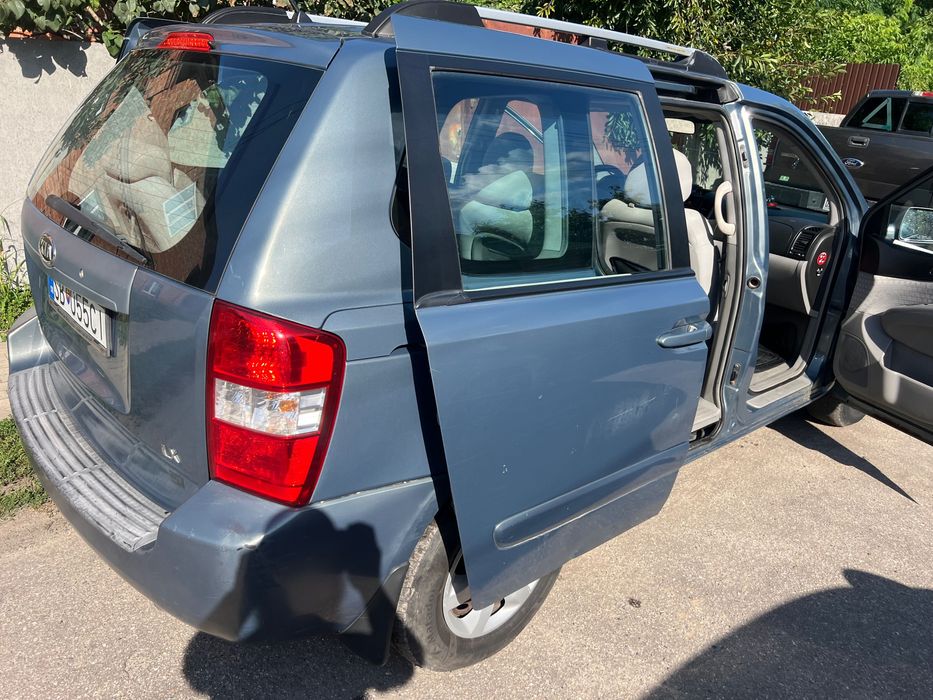 Продам авто в хорошому стані KIA CARNIVAL