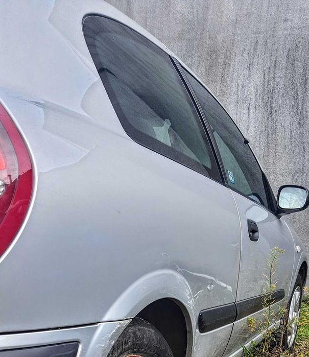 Nissan Almera 1,5  mały przebieg 2000 r.