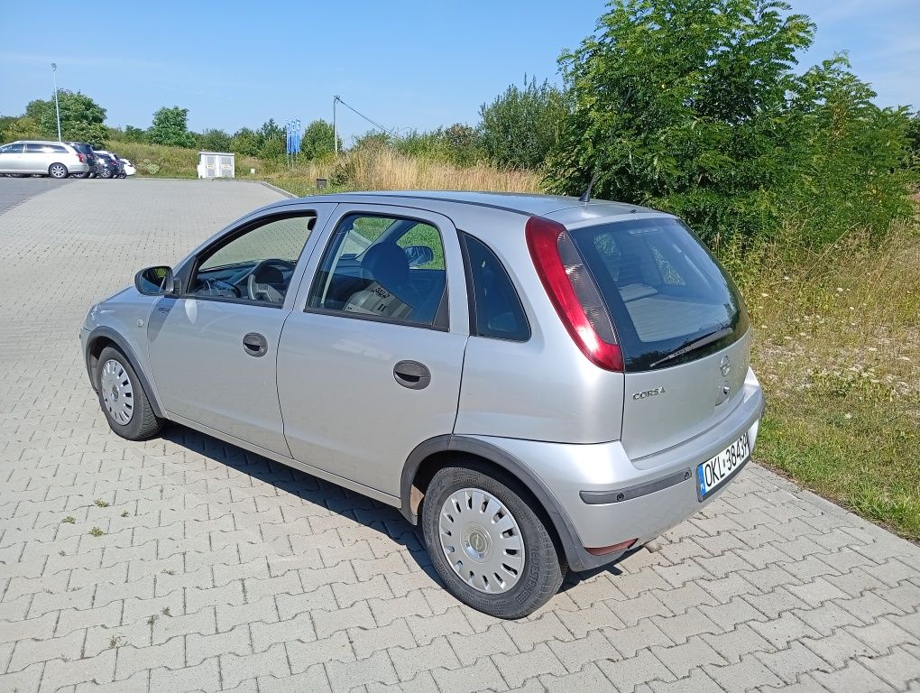 Ładny Opel Corsa 1,2i Klimatyzacja 2004 Rok Polif BDB stan