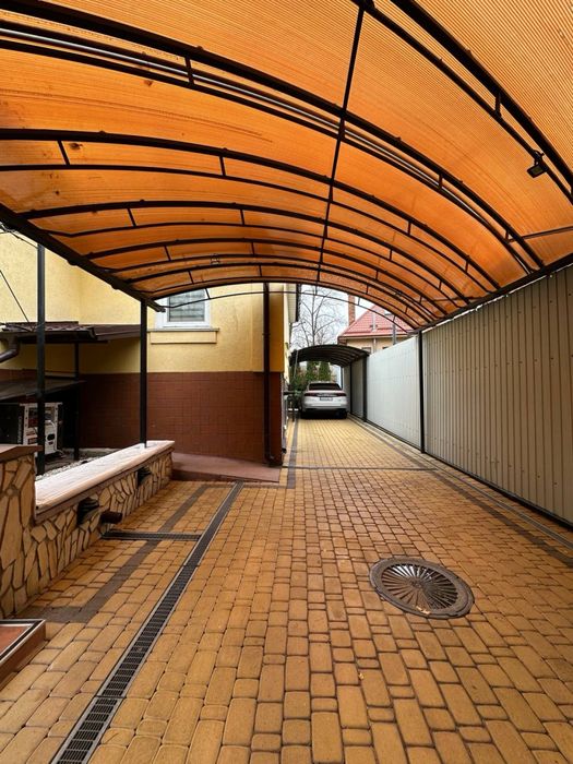 Будинок з ремонтом в центрі Ірпеня! Басейн, гараж, підвал!