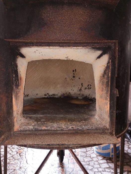 Vendo forno a lenha fácil de deslocar