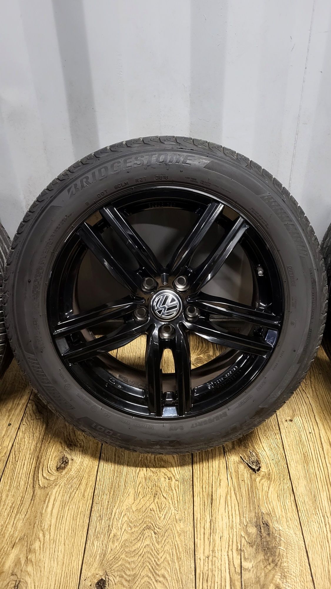 Alufelgi Vw 17" 5x112 z oponami 215/55 R17 Passat B8 B7 Arteon Skoda