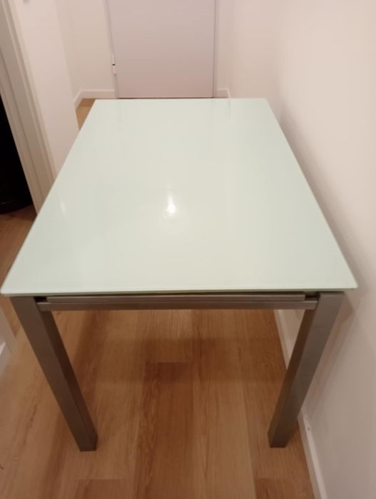 Vendo uma Mesa de sala