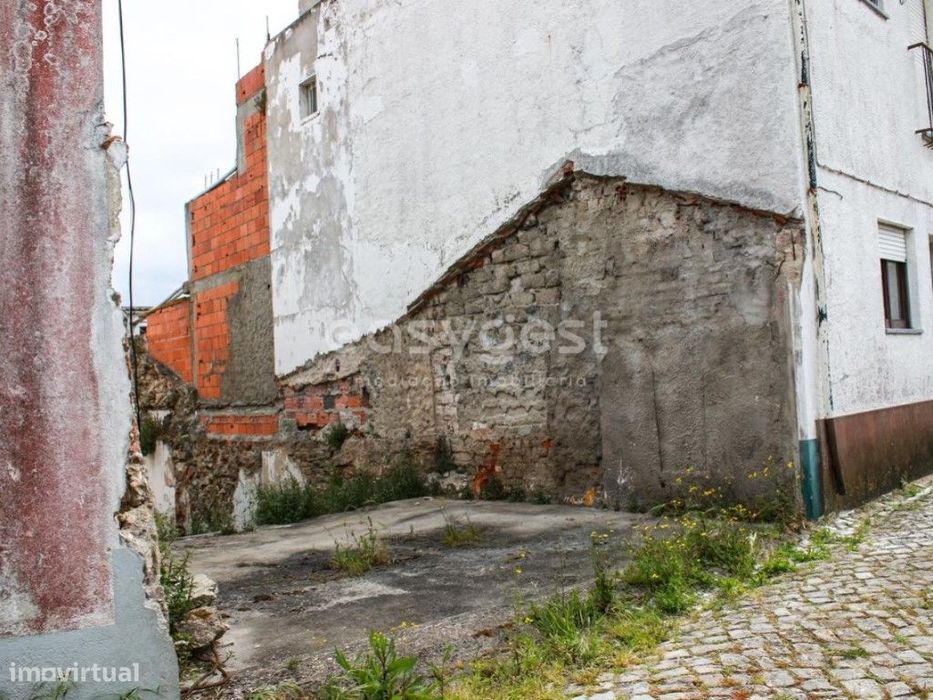 Terreno para construção com projeto aprovado, no centro de Pataias