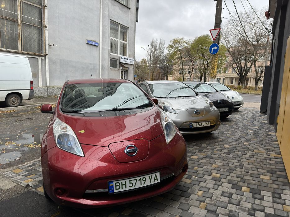 Аренда авто Nissan Leaf ниссан лиф