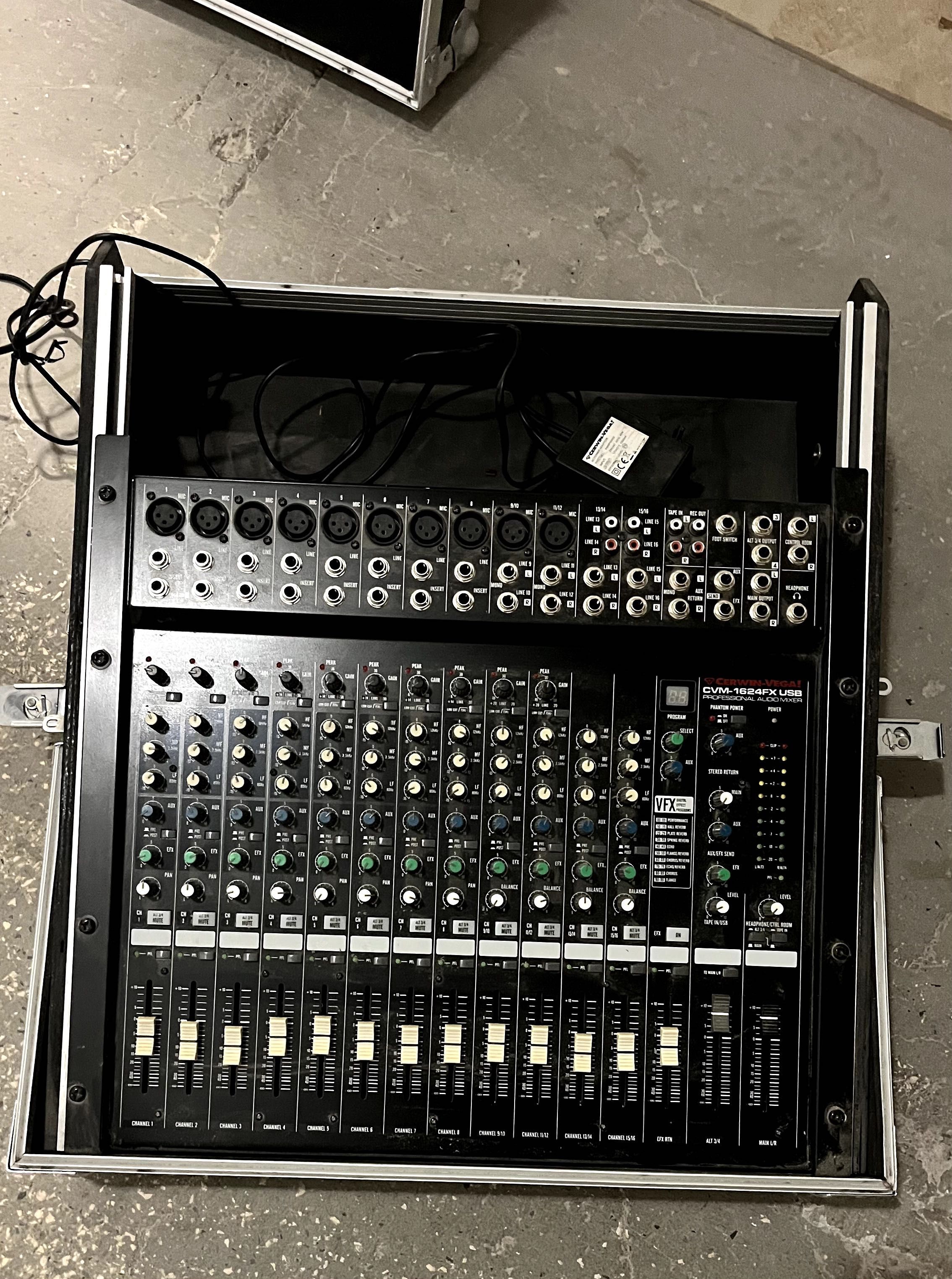 Profesjonalny Mixer Cerwin-Vega CVM-1624FX USB plus CASE