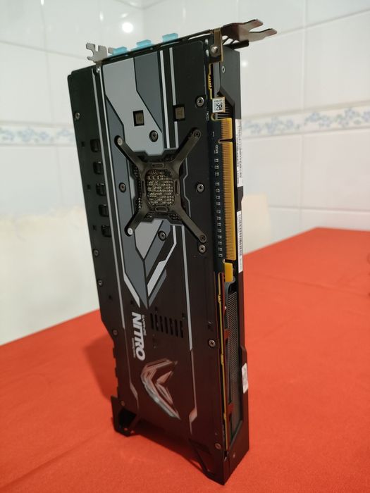 Sapphire NITRO + Radeon RX Vega64 8G HBM2