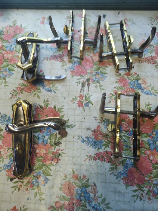 Ручки і замки до міжкімнатних дверей