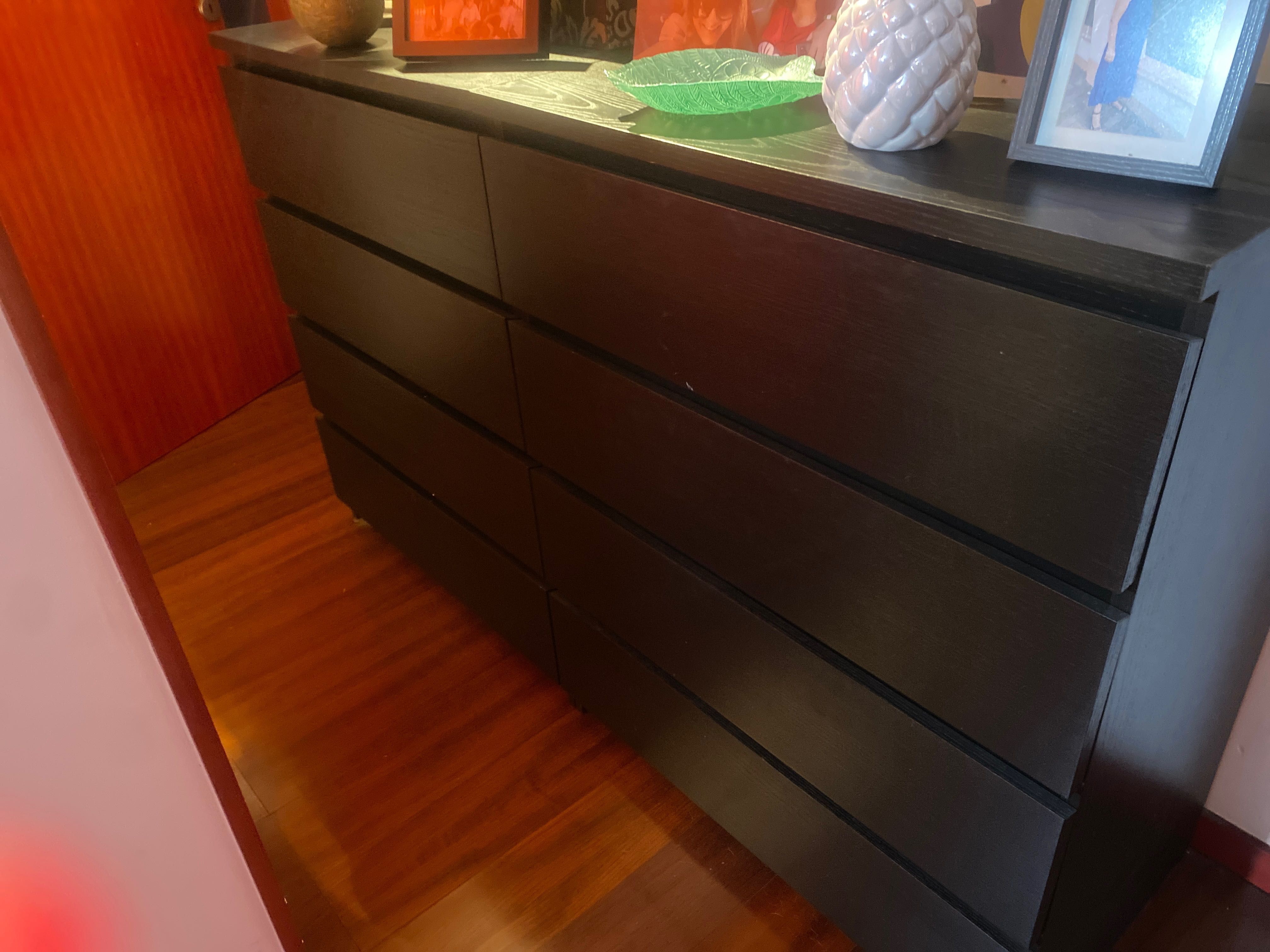Cómodas Ikea,  com 4 gavetas