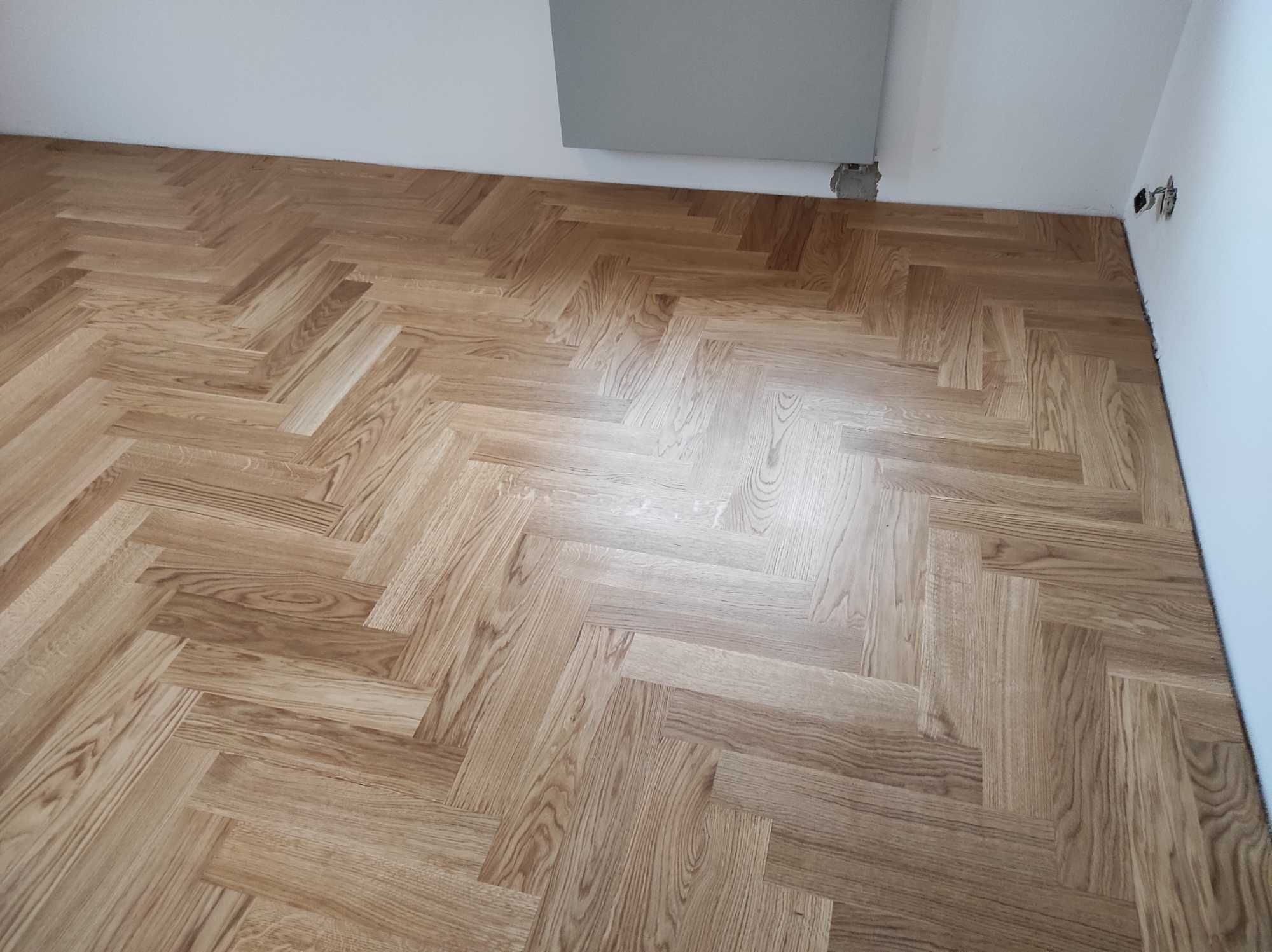 Parkiet  Dębowy LITY układany w jodełkę szer.90mm dł.400mm Dąb