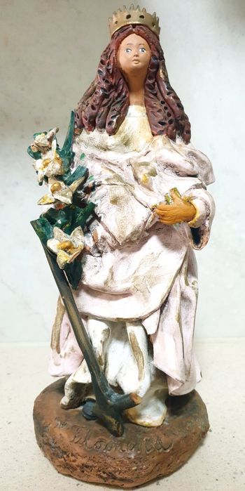 Escultura da Santa Filomena em barro policromado e assinado