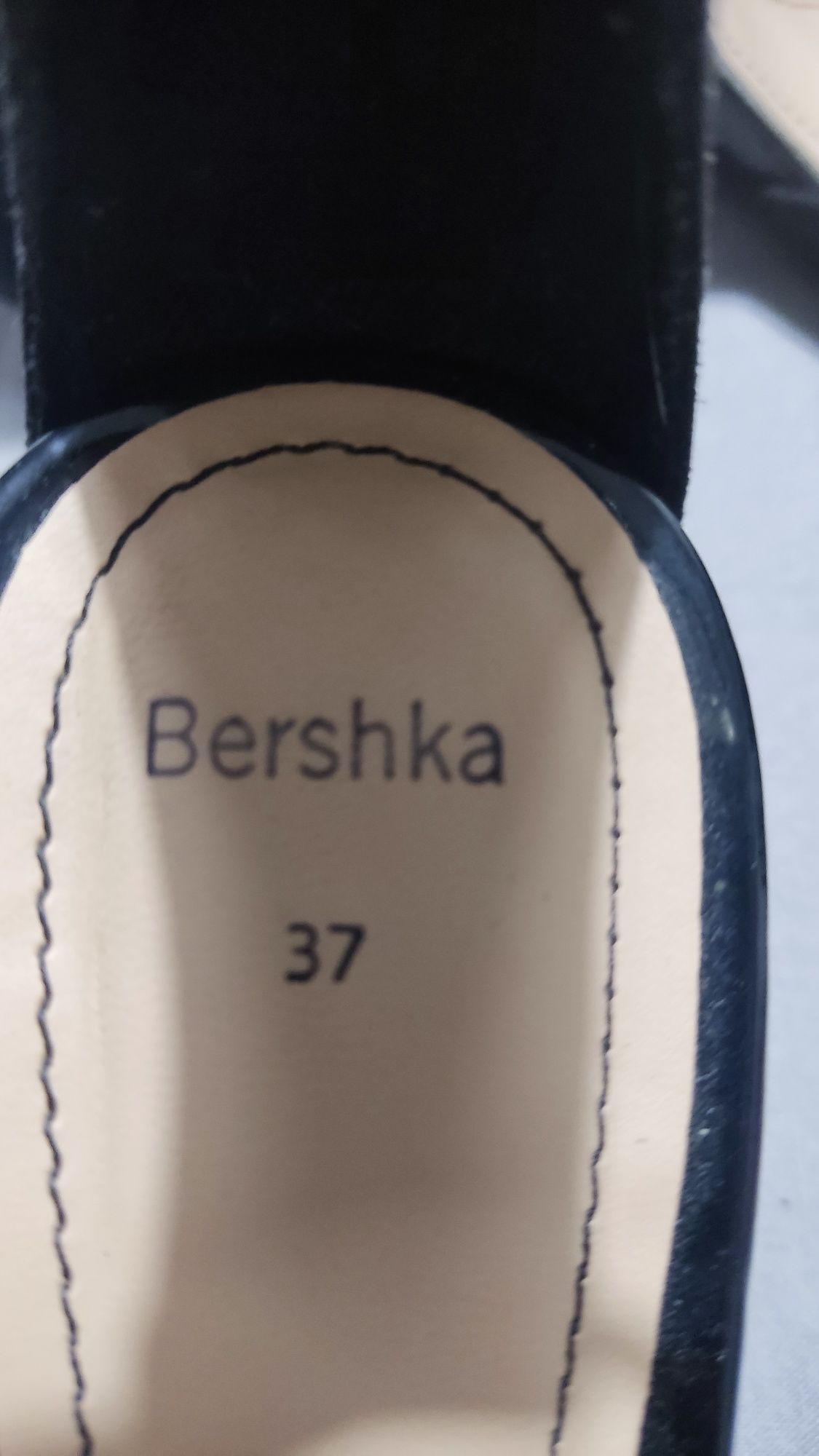 Sapatos Bershka praticamente novos Tam. 37