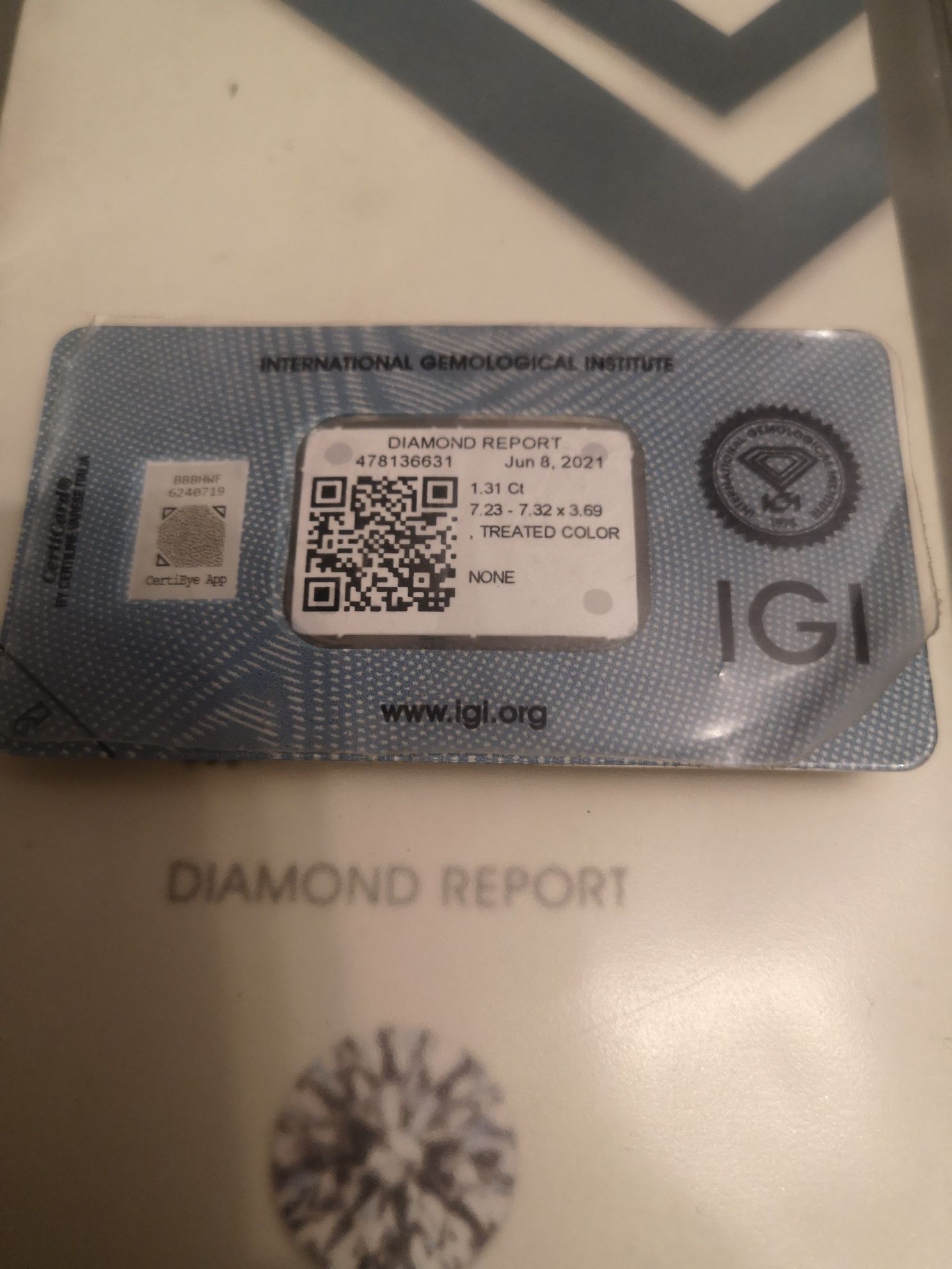 Czarny diament brylant z certyfikatem IGI 1.31 Ct