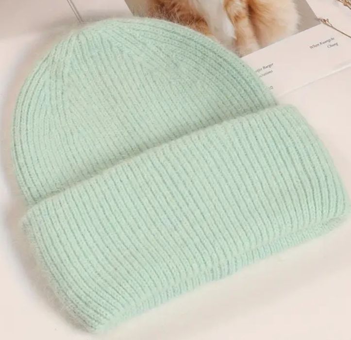 Тепла зимова шапка, колір м'ята, дуже класна .