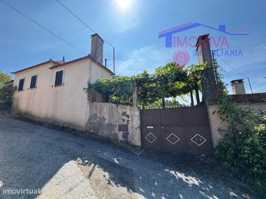 Casa de habitação com terreno