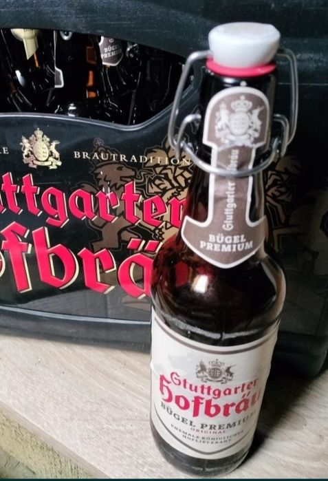 Sprzedam butelki z krachlą puste  20 szt.. Plus skrzynka