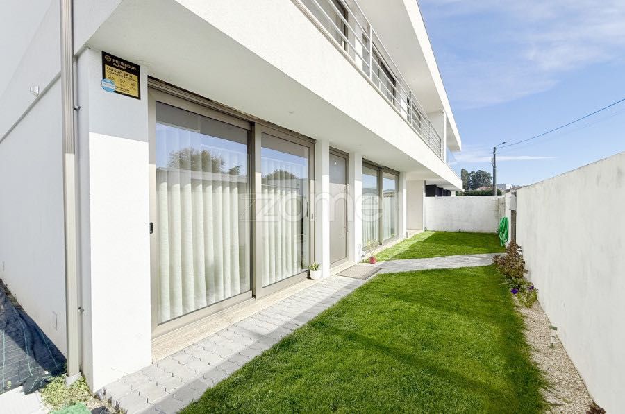 Moradia Geminada T4 no Louro