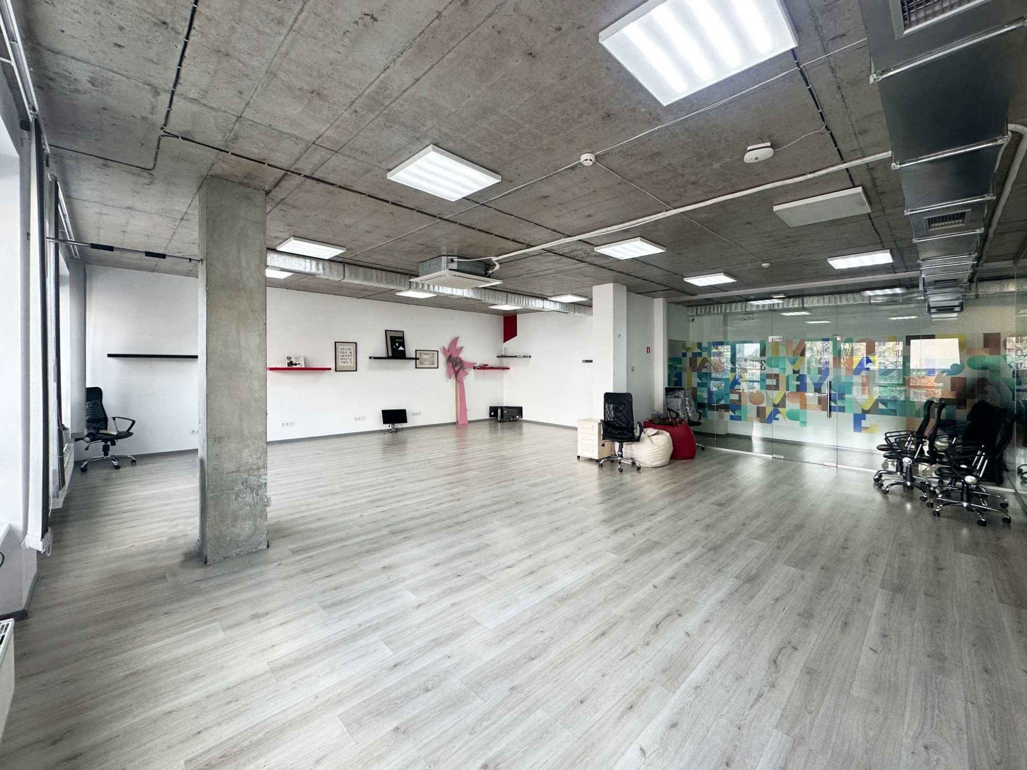 Оренда офісного приміщення, 228 м² за 12$/ м², на вул. Угорська