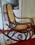 Fotel bujany z rattanem