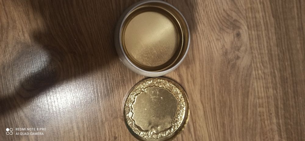 Metalowe świąteczne pudełko