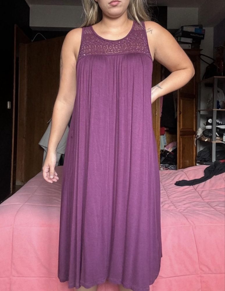 Vestido comprido bordo com etiqueta