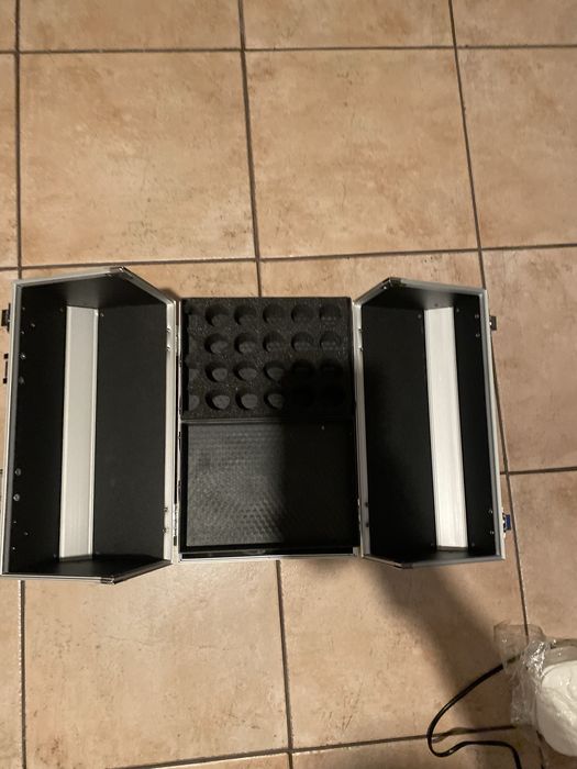 Kuferek na kosmetyki