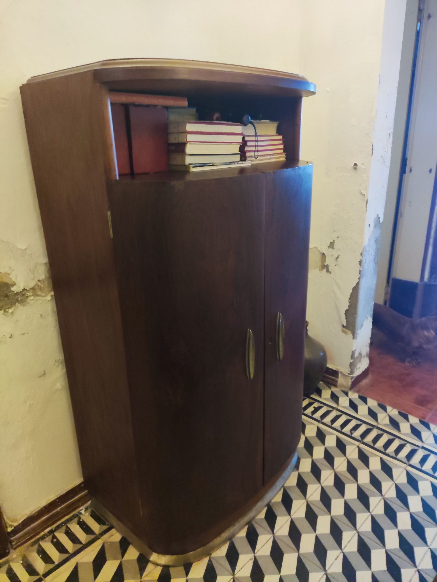 Armário com 6 gavetas