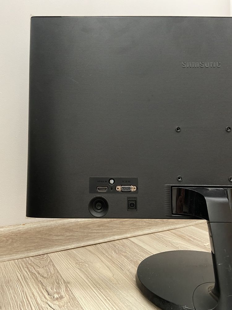Monitor samsung 24 cale.
