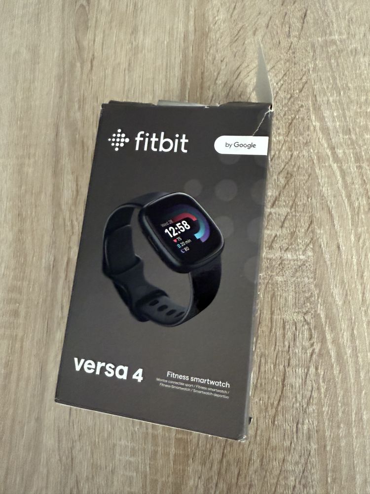 Fitbit Versa 4 + 3 pulseiras