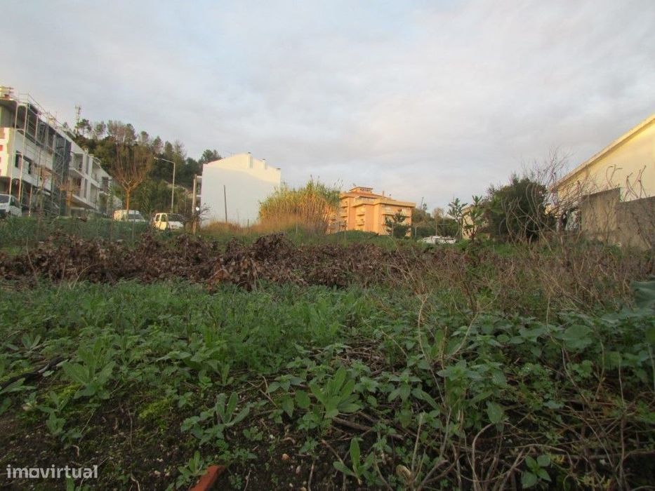 Lote de terreno para bloco habitacional no centro da cidade de Ourém