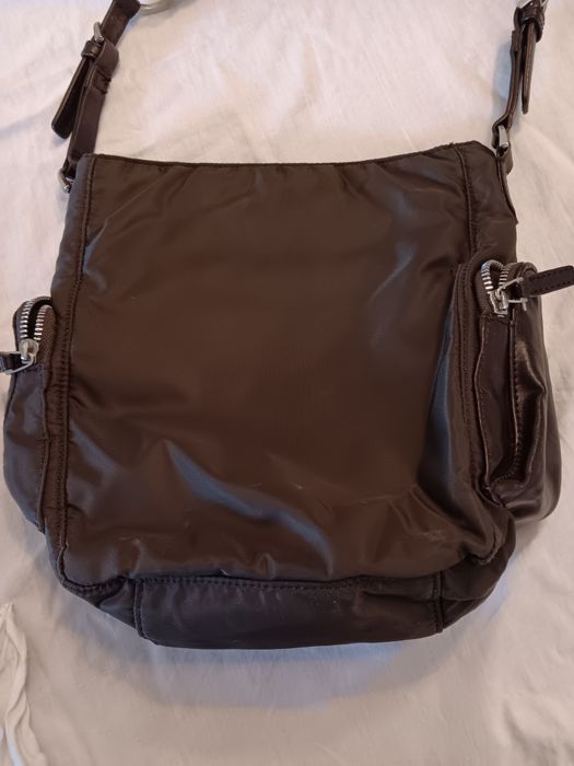 Mala em tecido impermeavel e pele sintetica ,marca parfois .