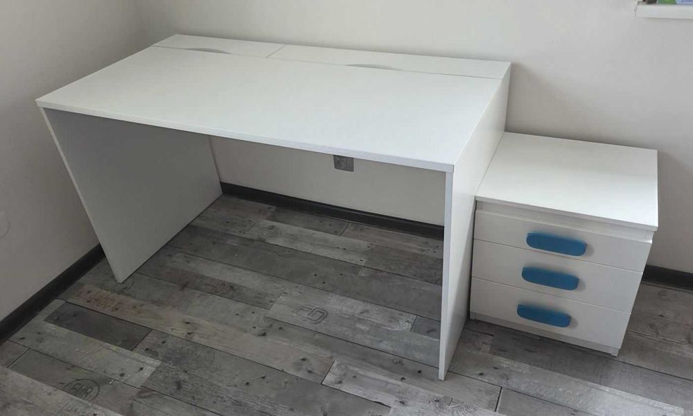 Zestaw mebli młodzieżowych, garderoba, biurko, komoda, szafka, komplet