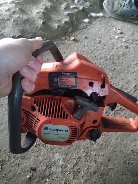 Продам бензопилу хускварна 142