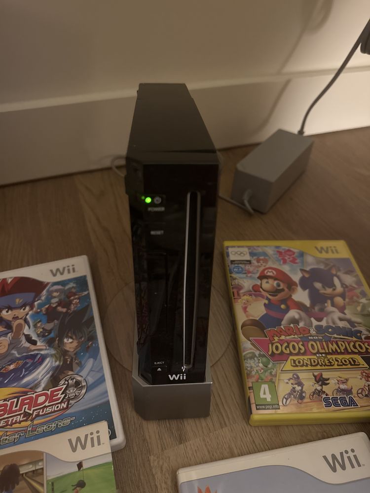Consola Nintendo Wii + Jogos + volantes + comandos