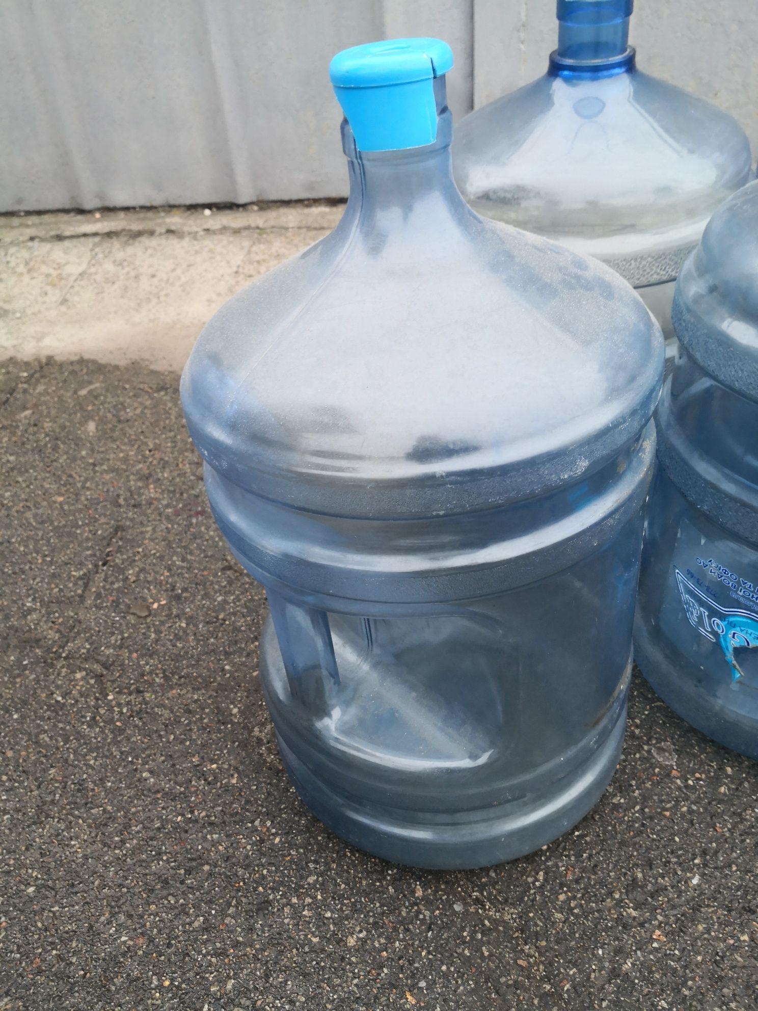 Бутли для воды с ручкой и без. Помпы для воды