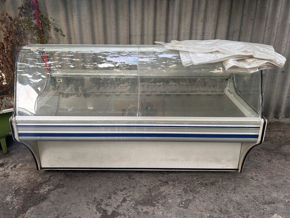 ПРОДАМ Холодильную Витрину! Пивное оборудование!  Полка для сигарет.