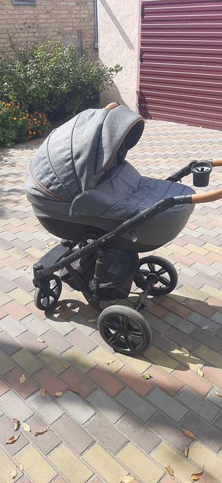 Продам, бу дитячу коляску 3 водному. + Стілець для годування +Кроватка