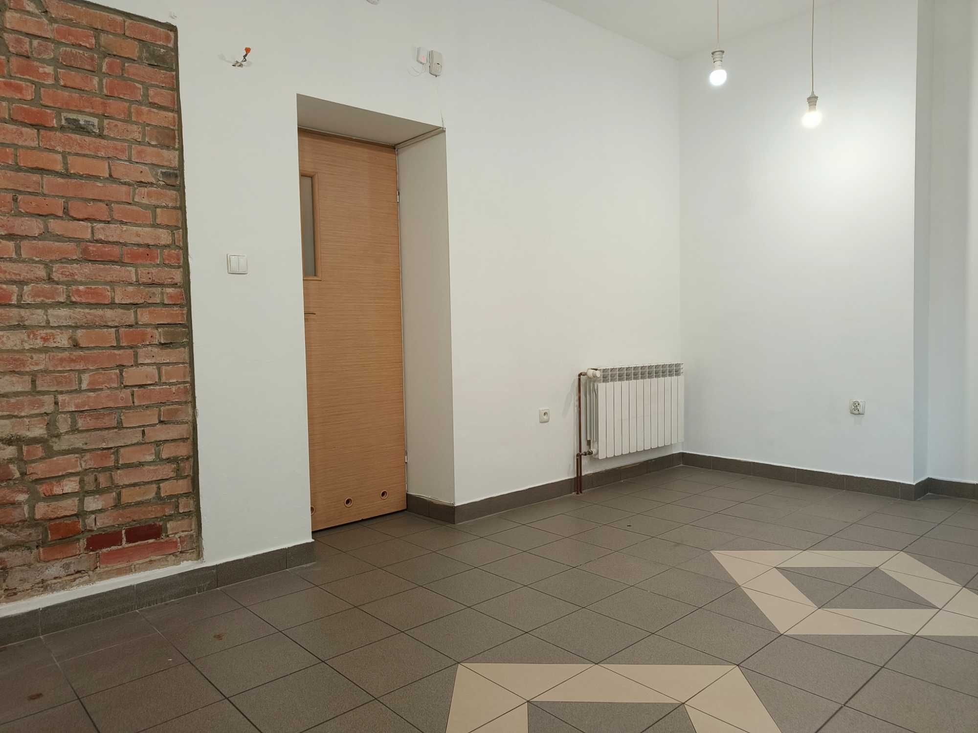 Lokal handlowy Krakowska/Malczewskiego parter witryna