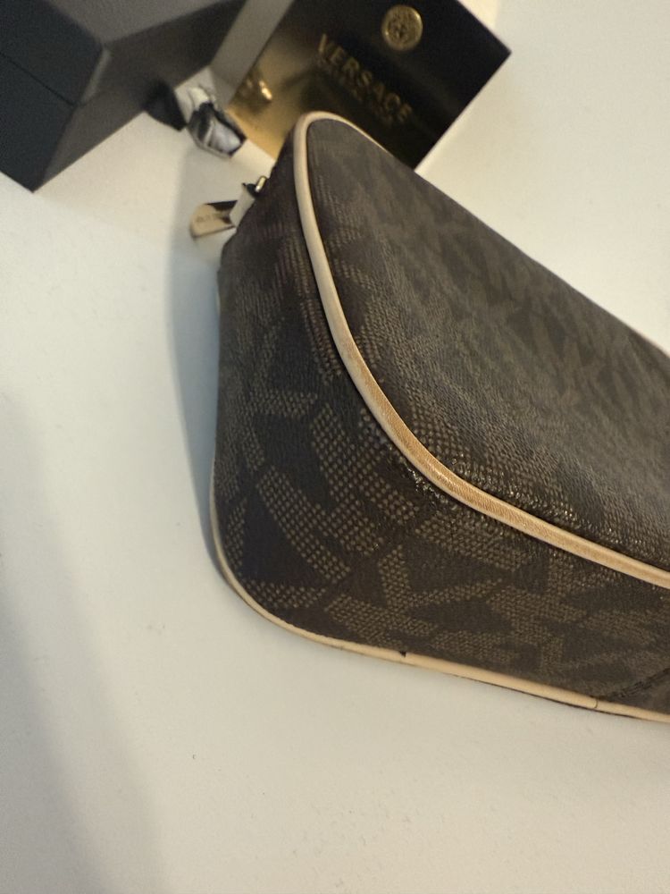 Torebka listonoszka Michael Kors Jet Set monogram