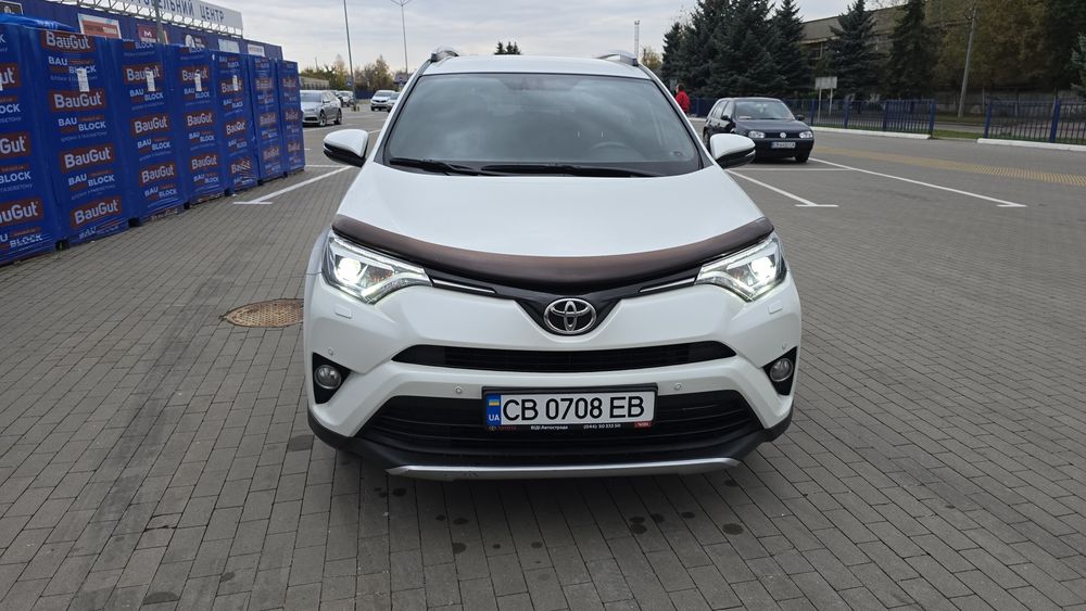 Продам офіційний Toyota Rav4