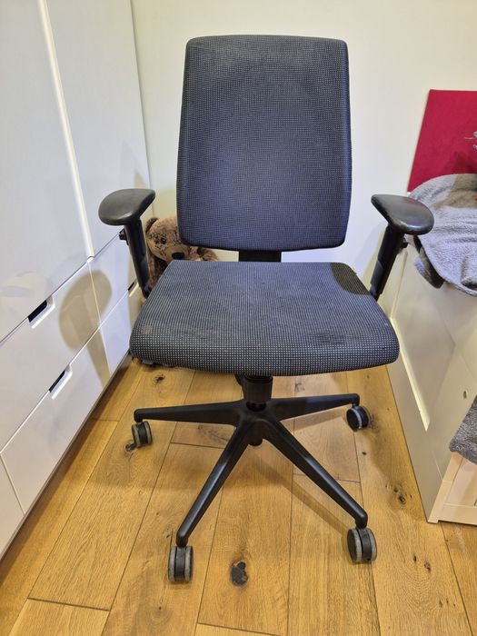 Fotel biurowy do pracy przy komputerze grafitowy obracany