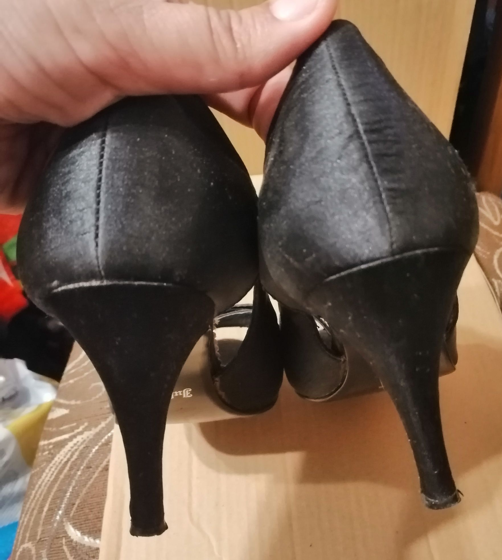 Buty na obcasie 39