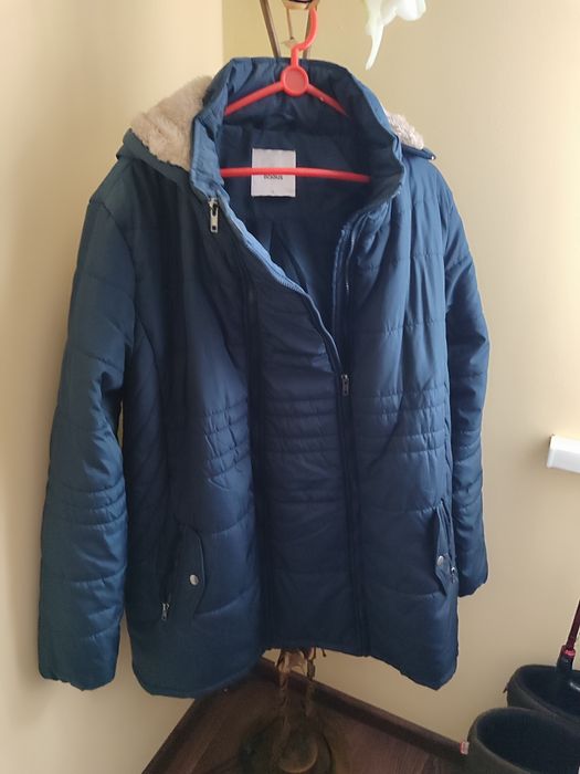 Жіноча куртка для вагітних.