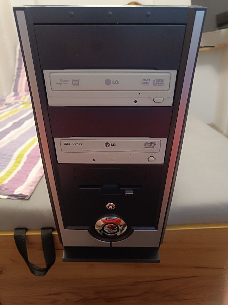 Komputer stacjonarny RETRO Pentium 4