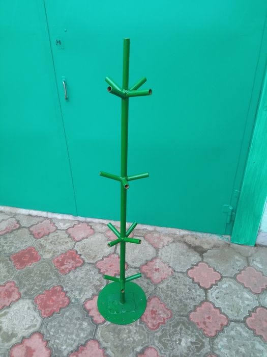 Продам триногу  для новогодней елки