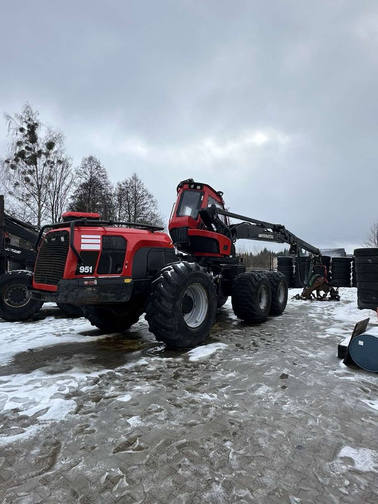 Харвестер валочна Komatsu 951 в наявності!