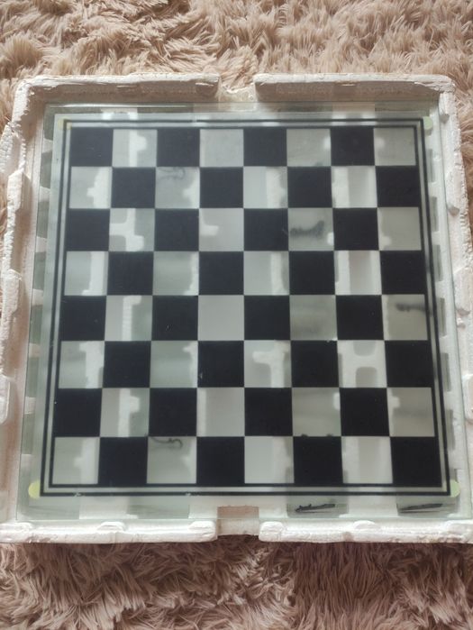 Jogo de xadrez (vidro) com copos de shot