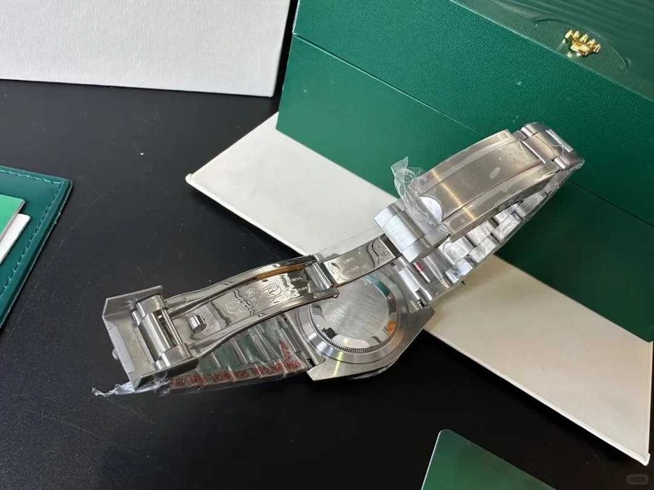 Zegarek_Rolex_Submariner_116610LV_"Hulk" (NOWY)